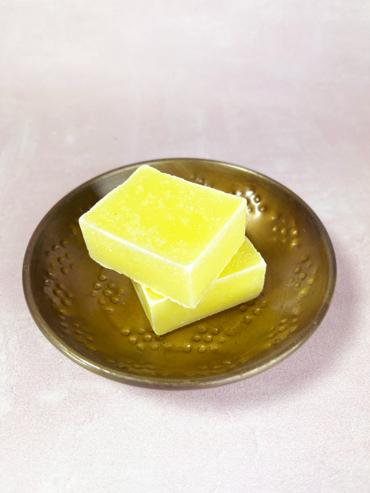 Plat en ambre "gold" avec motif