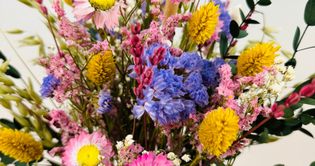 ¿Cuáles son las 5 maneras de conservar las flores secas el mayor tiempo posible?