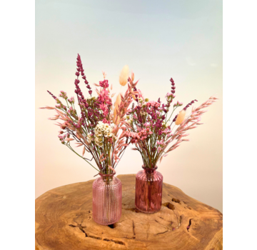 Bouquet de fleurs séchées "Dani's Wish" dans des vases colorés