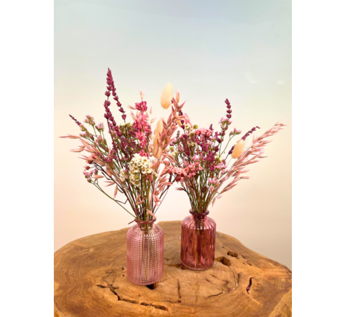 Bouquet de fleurs séchées "Dani's Wish" dans des vases colorés