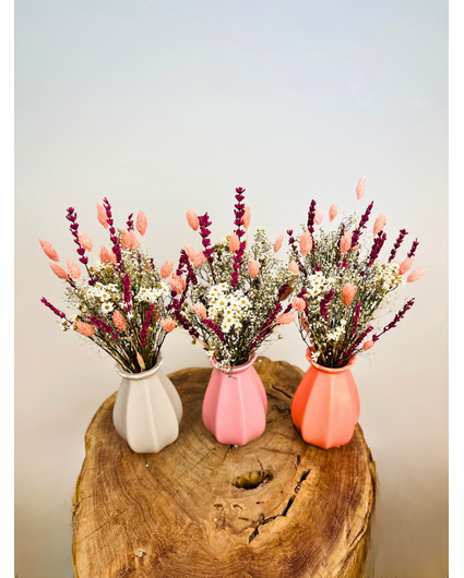 Ramo de flores secas "Rosas de Ensueño" con jarrón incluido | 30cm