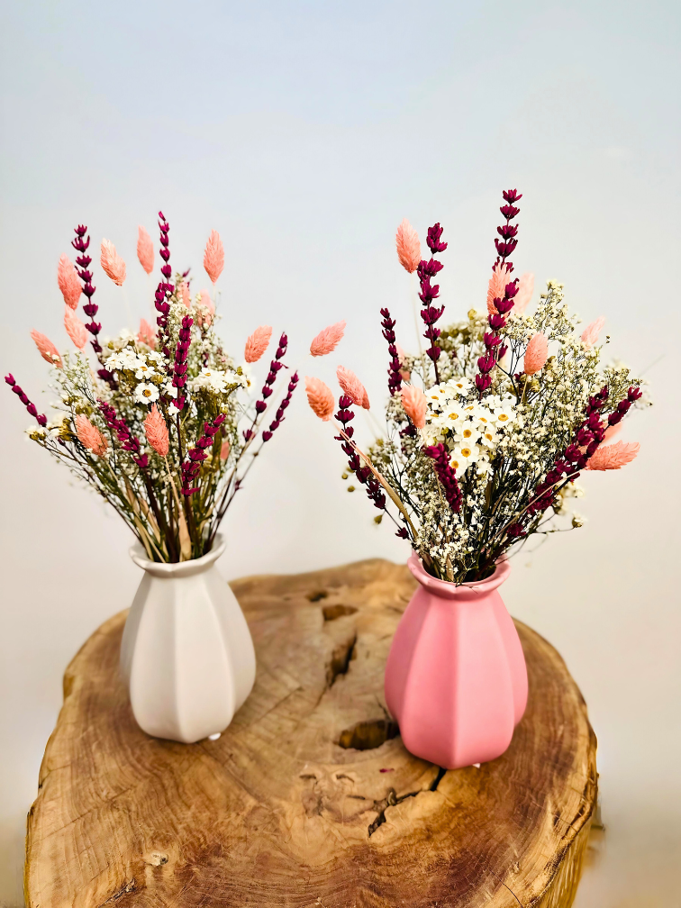 Ramo de flores secas "Rosas de Ensueño" con jarrón incluido | 30cm