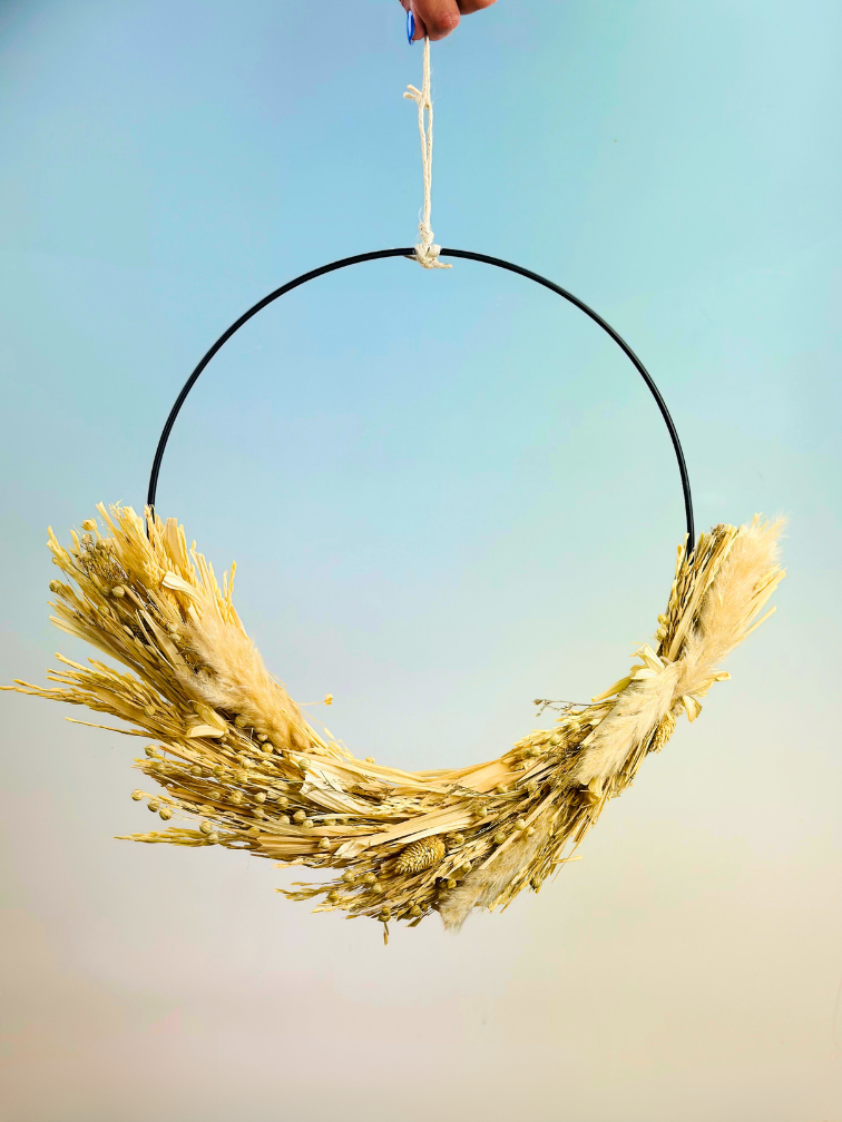 Decorative ring with dried flowers and pendant | bleached | 42cm