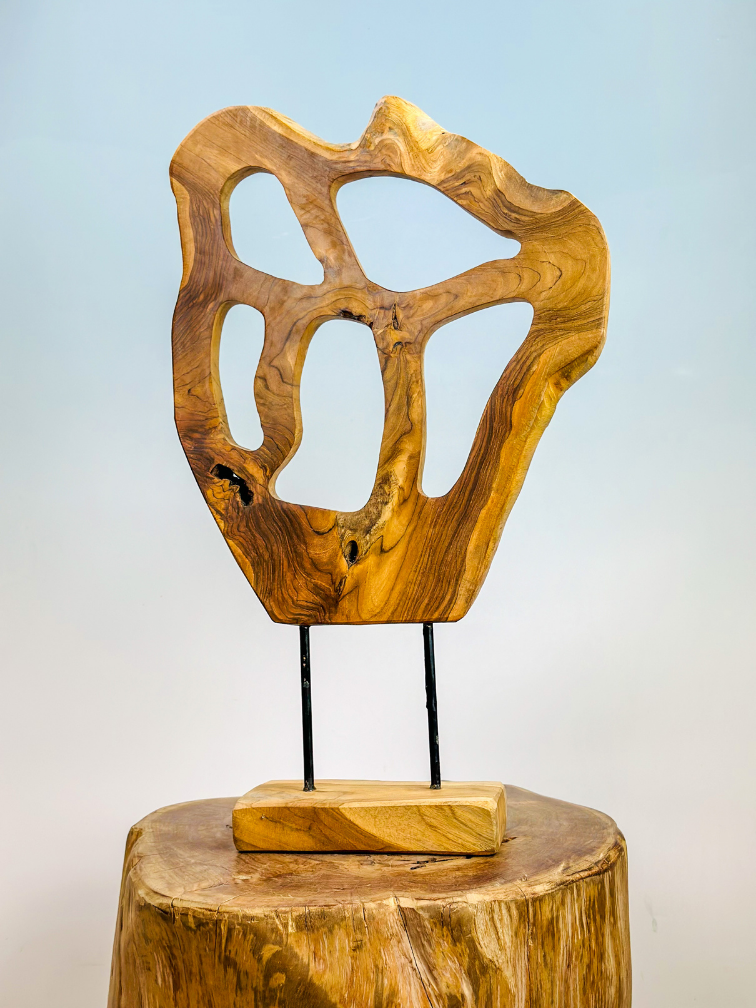 Teak statue on stand | 34x10x58cm |