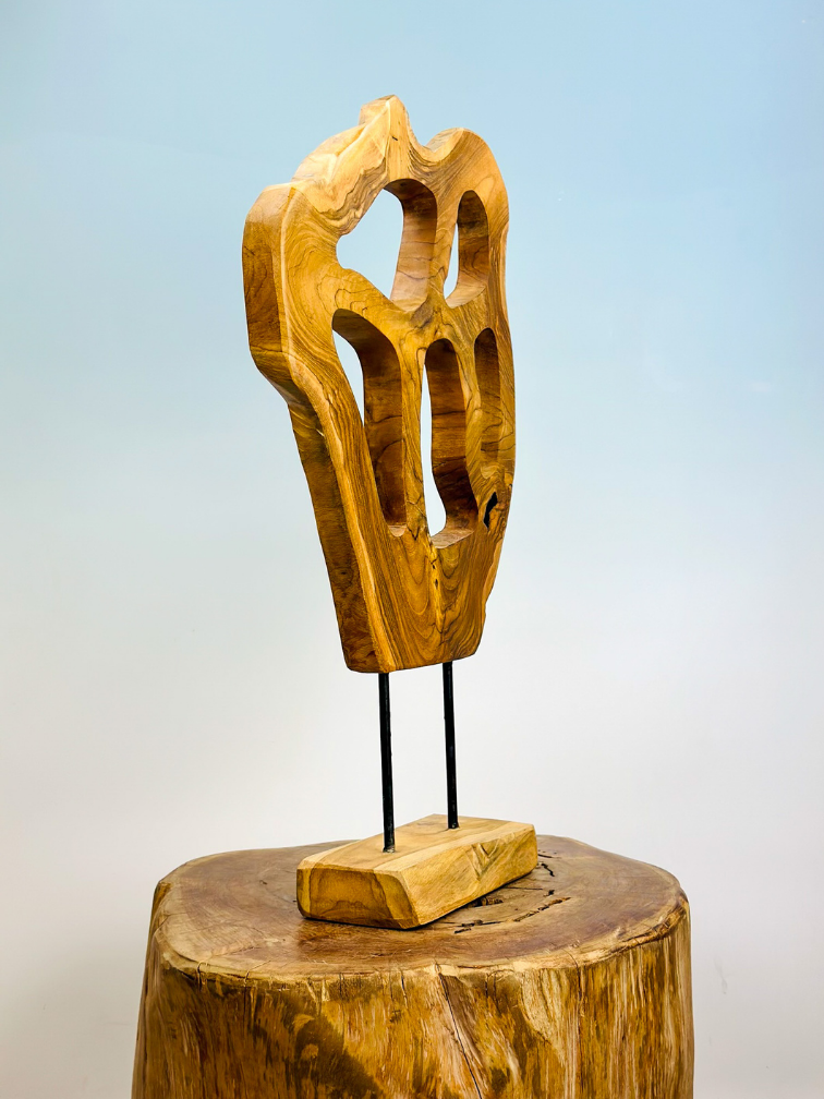 Teak statue on stand | 34x10x58cm |