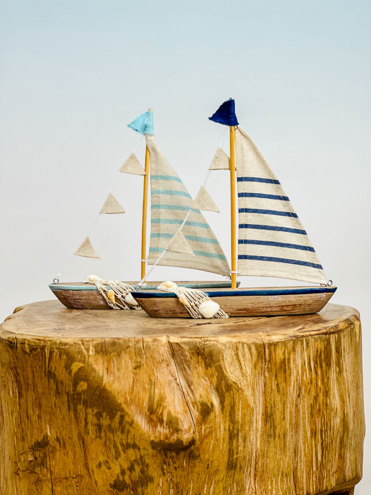 Barche a vela in legno (2 pezzi) | 22,5x5x23cm