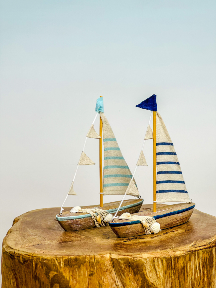 Barche a vela in legno (2 pezzi) | 22,5x5x23cm