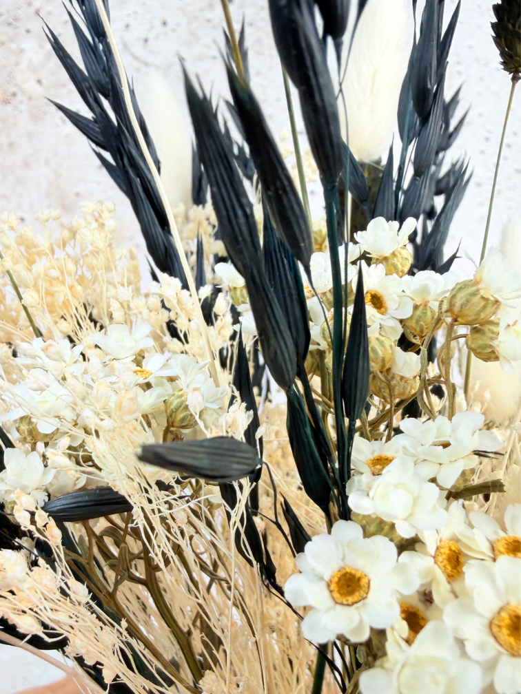 Trockenblumenstrauß „Midnight Bloom“ inkl. Vase