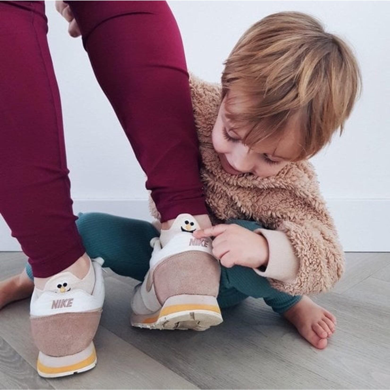 Parya Smiling Socks® 10-Pack - Leuke sokken - Vrouw/Man - Maat 35-43 - Grappige sokken - Katoen - Cadeau voor haar - Antislip sokken - One size sokken - Zwart