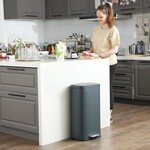 Parya Home Waste garbage can for kitchen, 30L waste garbage can with pedal, pedal bin with plastic inner bucket, hinged lid, softclose, odorproof and hygienic, smoke gray