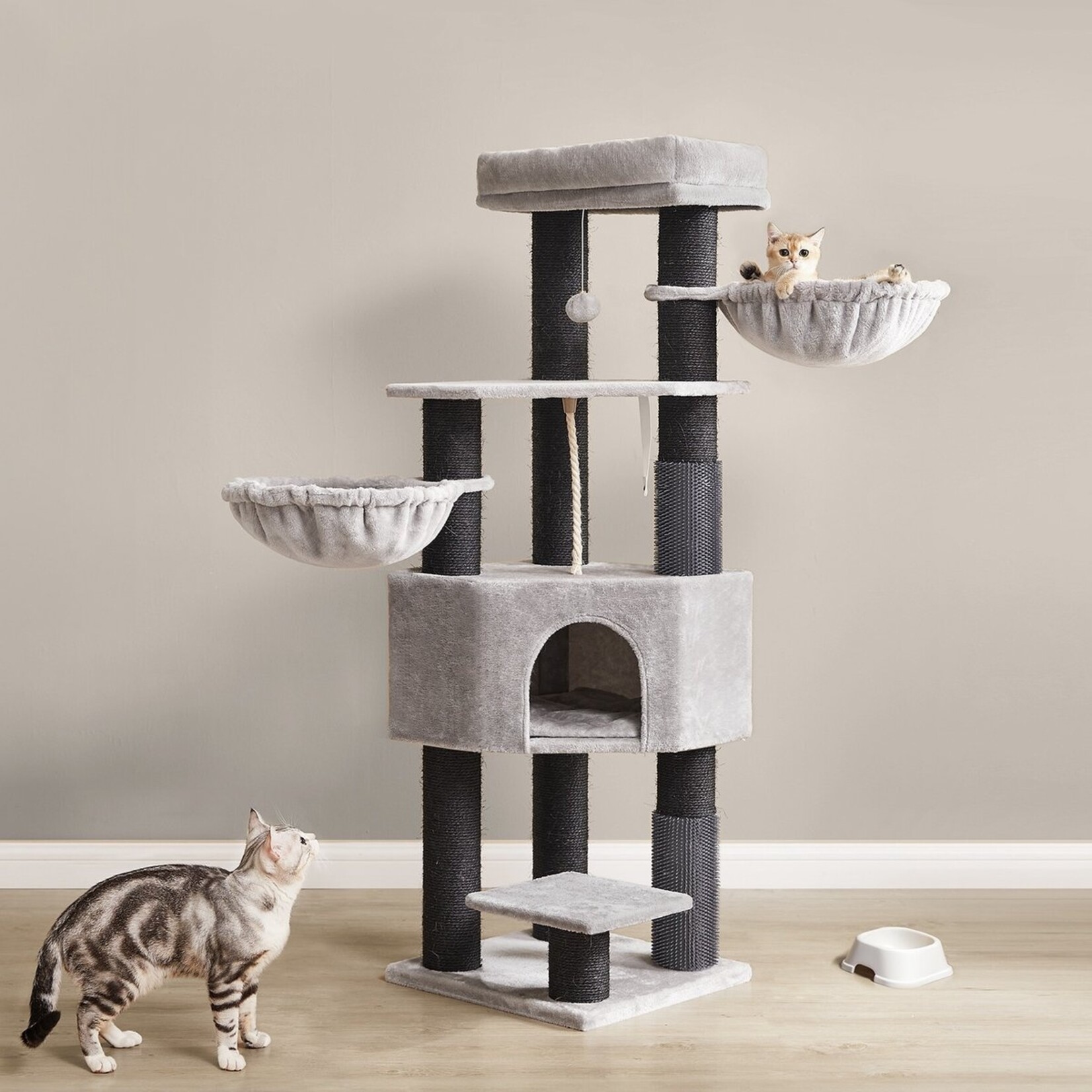 Scratching post – With self-heating blankets – Luxury cat furniture