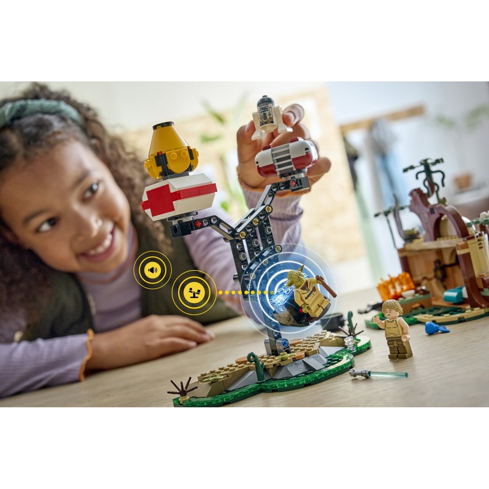 LEGO LEGO Star Wars Smart Play - Yoda's Hut and Jedi Training - With 2 Smart Tags and 2 Minifigures - Ages 8+