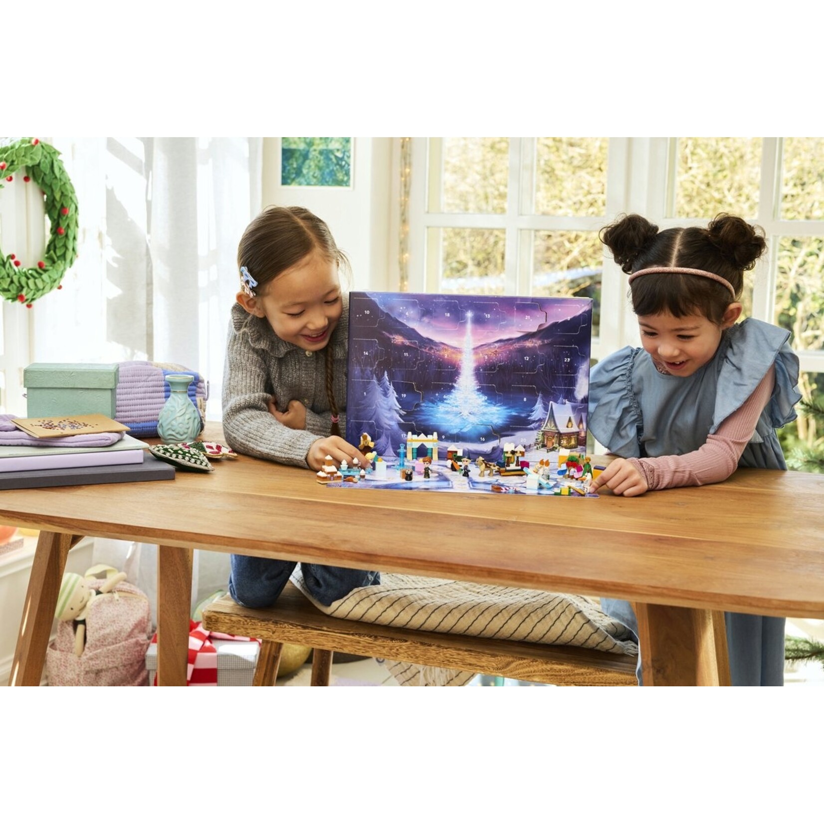LEGO LEGO Disney Frozen Adventskalender 2025 43273 met Elsa Anna Olaf en Sven 231 Onderdelen