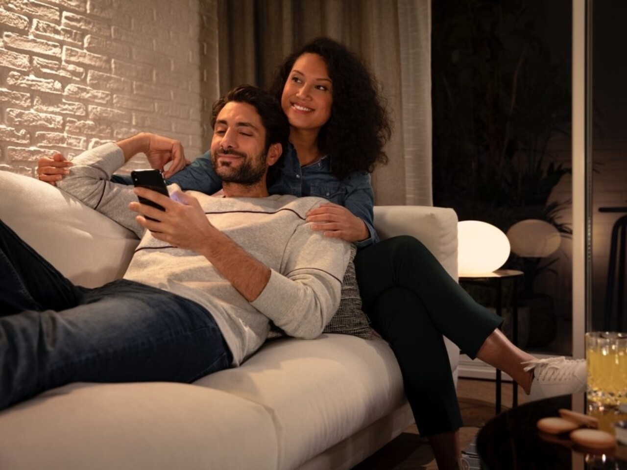 Philips HUE Leuchtmittel GU10 400 Lumen Weißes Ambiente Philips HUE Leuchtmittel GU10 400 Lumen Weißes Ambiente
