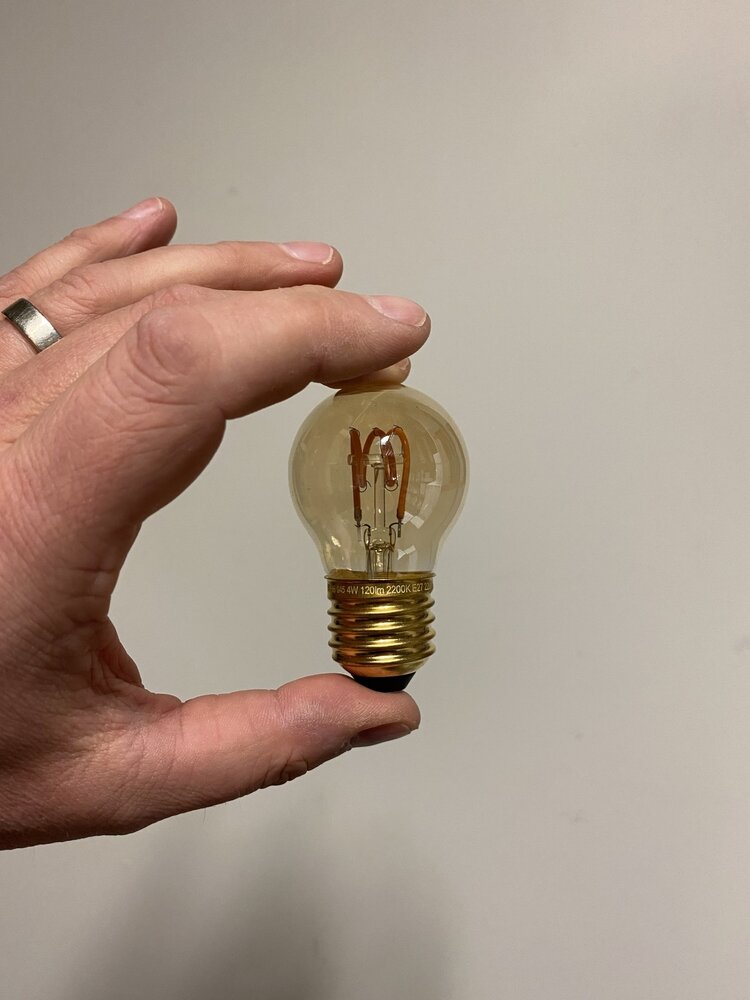 Highlight Glühbirne LED E27 Kugel 4W 120 LM 2200K Dimmbar amber Highlight Glühbirne LED E27 Kugel 4W 120 LM 2200K Dimmbar amber