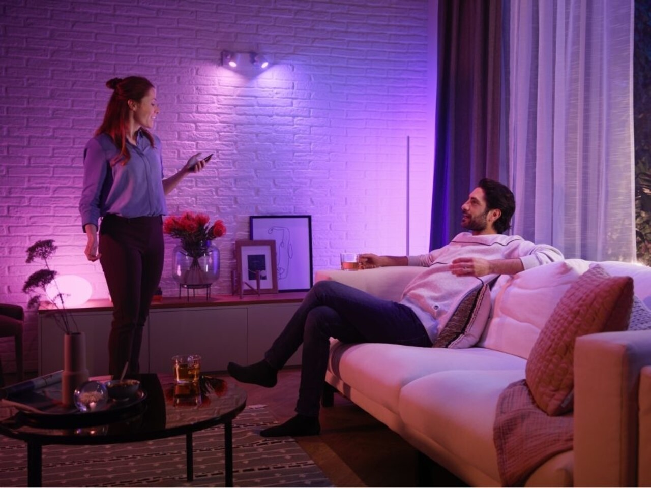 Philips HUE Lichtquelle GU10 350 Lumen Weiß und Farbe Ambiance Philips HUE Lichtquelle GU10 350 Lumen Weiß und Farbe Ambiance