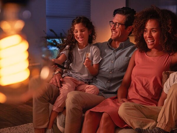 Philips HUE Leuchtmittel E27 Glühfaden A60 Weiß Philips HUE Leuchtmittel E27 Glühfaden A60 Weiß