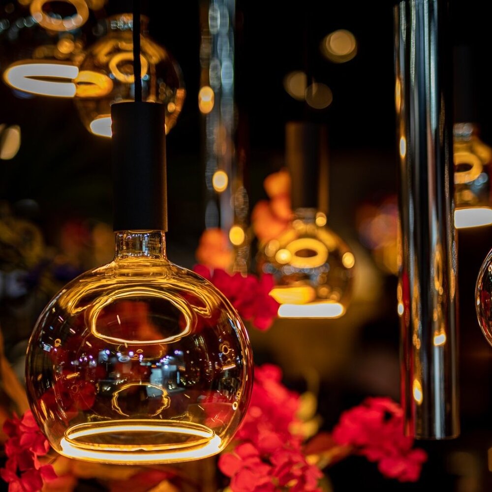 Ztahl Hängeleuchte Riva 8 Licht oval L 140 cm schwarz