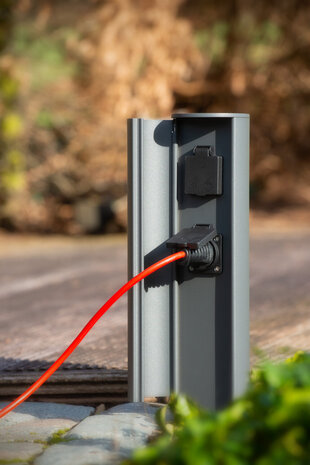 Lucide POWERPOINT - Steckdosensäule für den Außenbereich - Steckdosen mit Stifterdung - Typ E - FR, BE, POL, SVK & CZE Standard - Ø 10 cm - IP44 ? Anthrazit Lucide POWERPOINT - Steckdosensäule für den Außenbereich - Steckdosen mit Stifterdung - Typ E - FR, BE, POL, SVK & CZE Standard - Ø 10 cm - IP44 ? Anthrazit