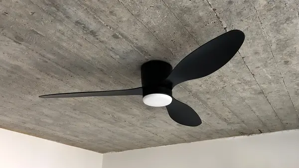 Freelight Deckenventilator Brezza Ø 132 cm mit Beleuchtung schwarz