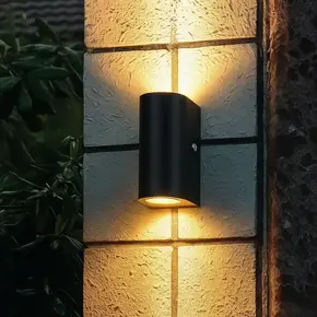 Außenlampe mit Tag-Nacht-Sensor