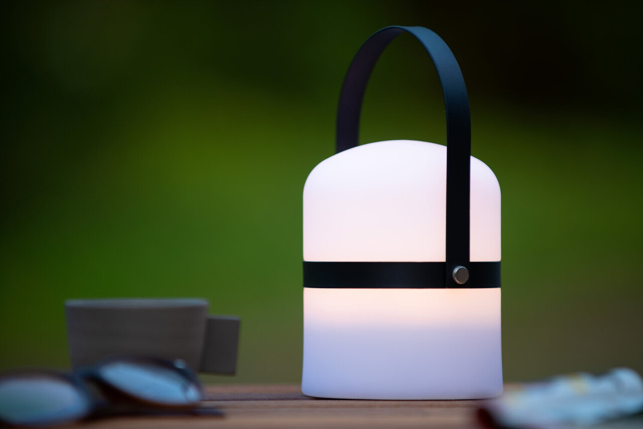 Lucide LITTLE JOE - Wiederaufladbare Tischleuchte für den Innen-/Außenbereich - Batterie/Batterie - Ø 10 cm - LED gedimmt bis warm - 1x0.3W 2800K/3200K - IP44 - Schwarz