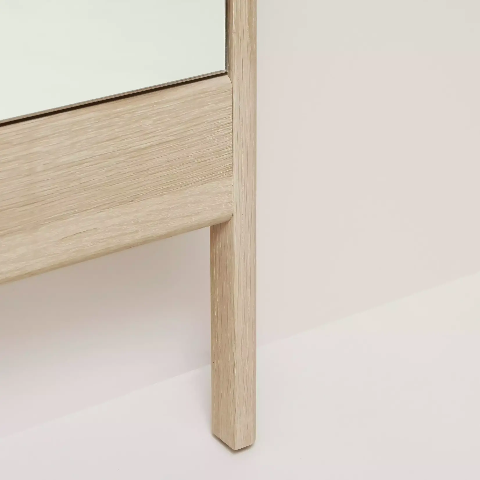 Form & Refine A Line spiegel