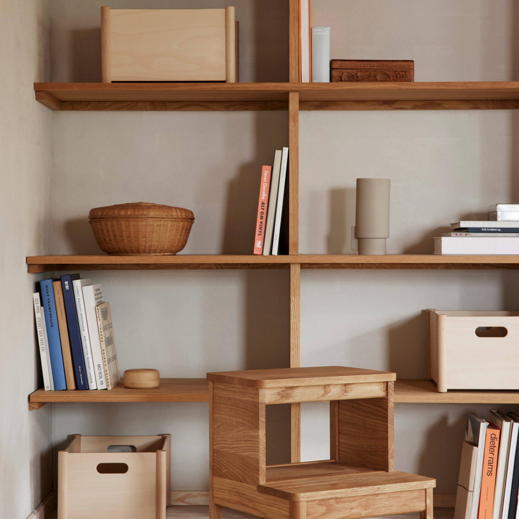Form & Refine Pillar box