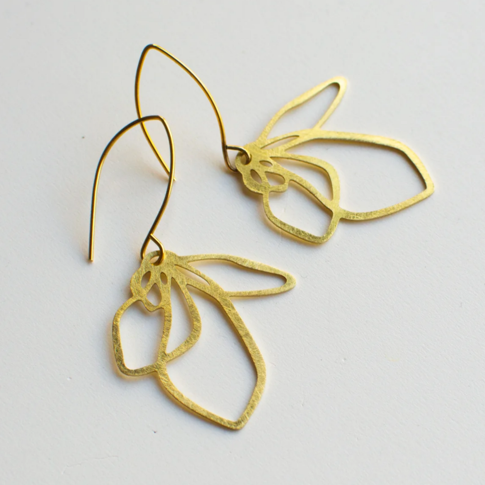 Fleur Fatale Flora statement flower Lily - large earhooks - goud