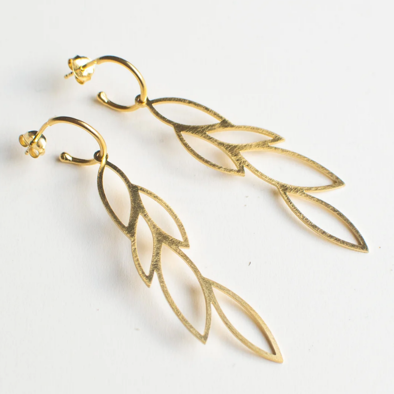 Fleur Fatale Flora - earhoops leaves - goud