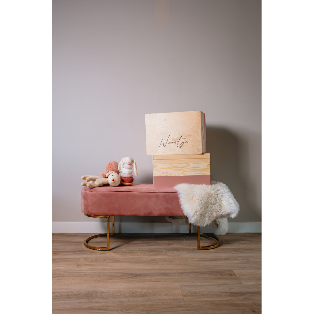 Houten geboortekist met naam opgeschilderd