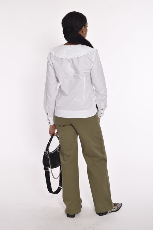 Ganni Helleweiße Bluse mit V-Ausschnitt