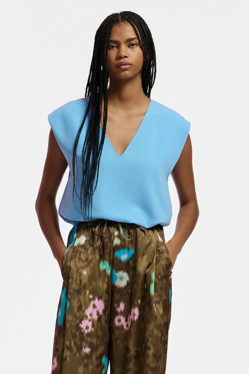 Essentiel Antwerp Blauer Gipfel