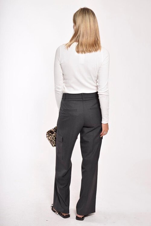 Neeve Off White geripptes Langarmshirt