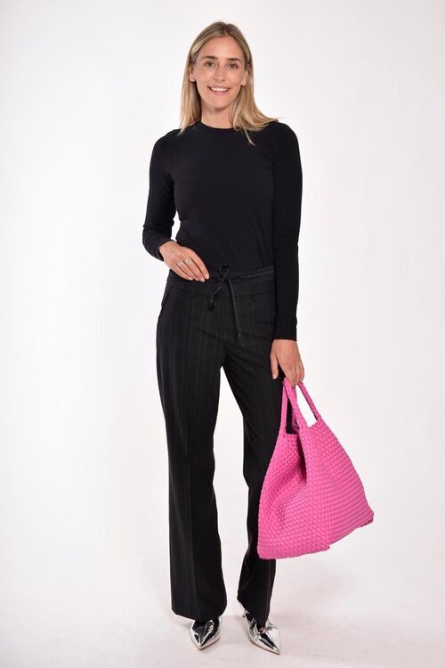 Neeve Schwarzes Langarmshirt mit Rundhalsausschnitt