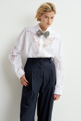 Essentiel Antwerp Weiße Spitzenbluse mit Einsätzen