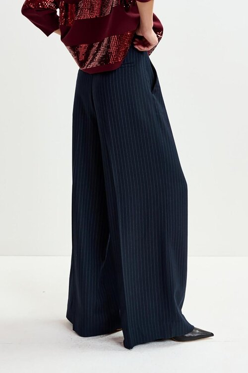 Essentiel Antwerp Marineblaue Hose mit weitem Bein