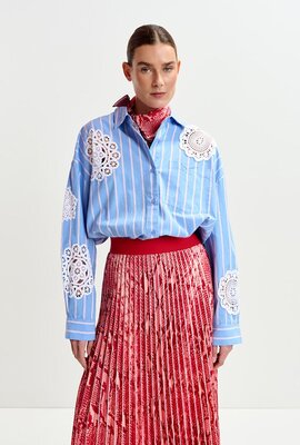 Essentiel Antwerp Hellblau Spitzenapplikation Bluse