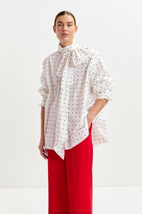 Essentiel Antwerp Weiße Bluse mit Schleifenkragen