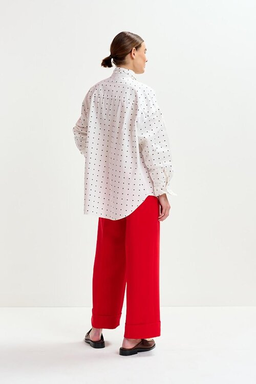 Essentiel Antwerp Weiße Bluse mit Schleifenkragen