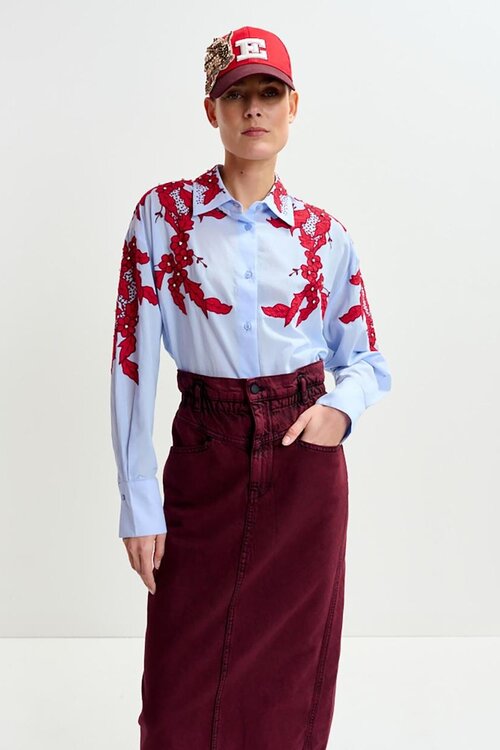 Essentiel Antwerp Hellblaue bestickte Bluse