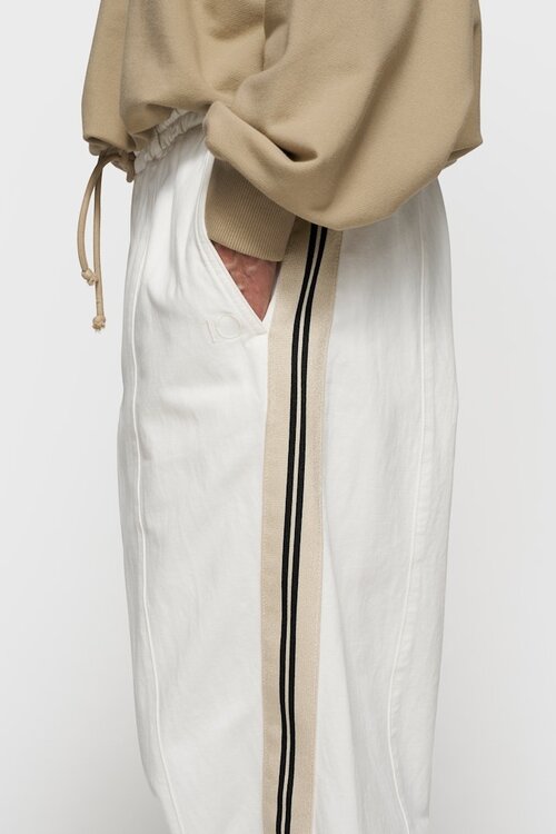 10Days Ecru weit geschnittene, konisch zulaufende Twill-Hose