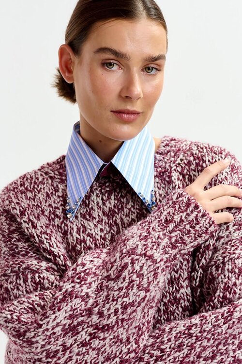 Essentiel Antwerp Blauer Strasskragen