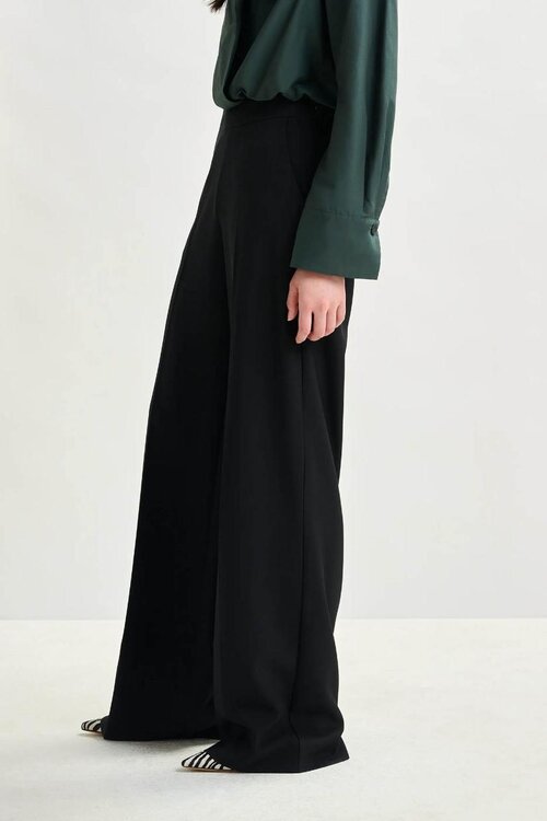 Essentiel Antwerp Schwarze Hose mit elastischem Bund