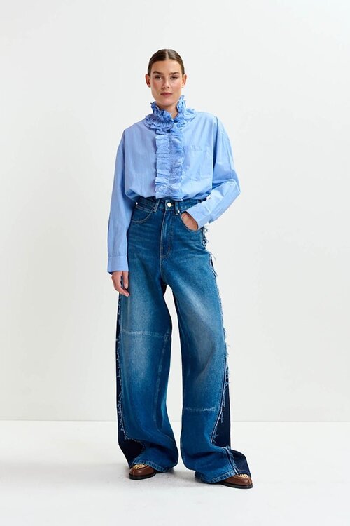 Essentiel Antwerp Blaue Bluse mit Rüschenkragen