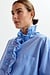 Essentiel Antwerp Blaue Bluse mit Rüschenausschnitt