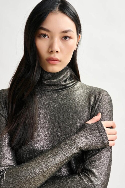 Essentiel Antwerp Silbernes T-Shirt Rollkragenpullover