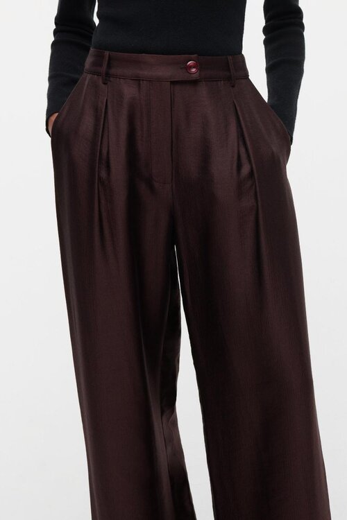 Studio AR by Arma Bordeaux Annis glänzende Hose