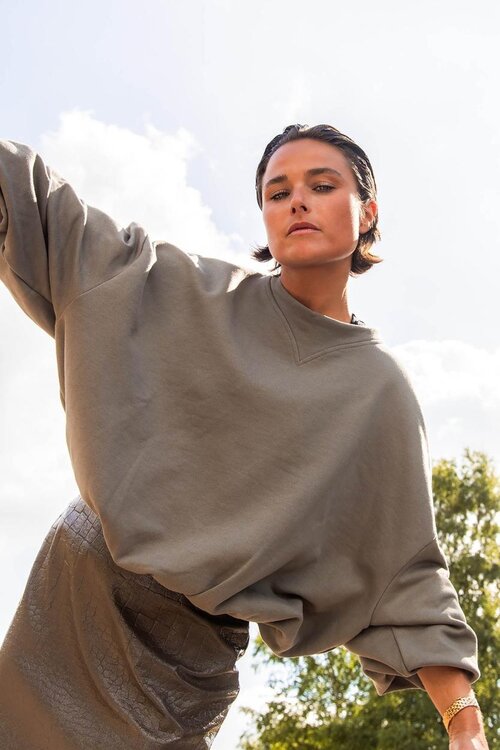 March23 Grauer Pullover