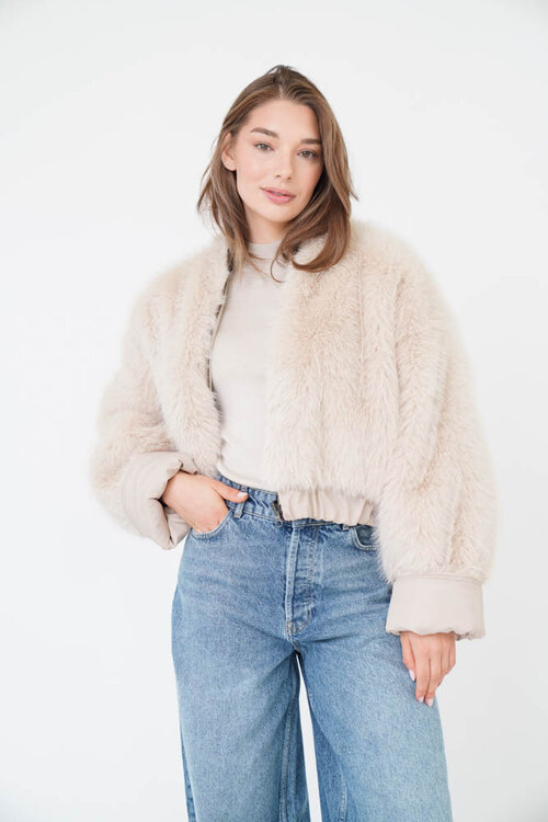 EST'SEVEN Off White Faux Fur Jacke